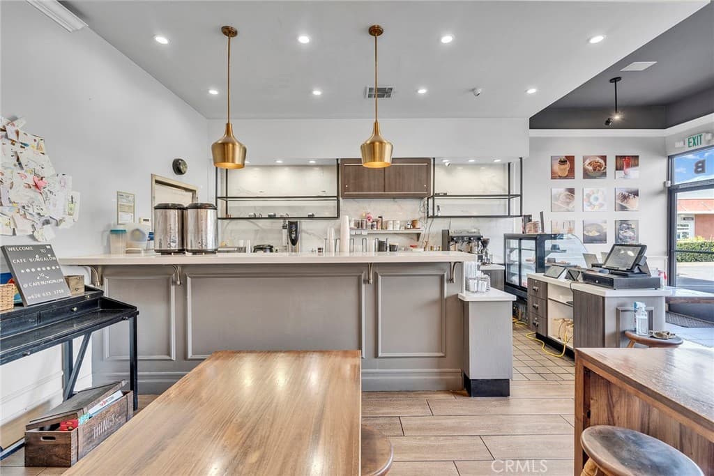 Home at 992 E Alosta Avenue B, Azusa — photo 11 of 12