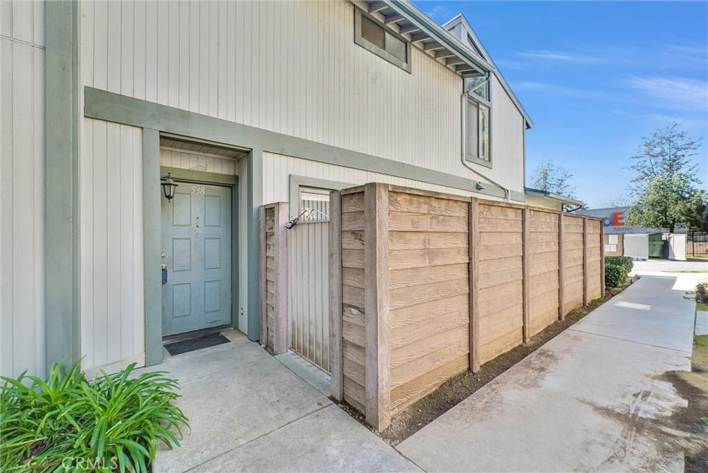 Condo at 538 Derby, San Dimas — photo 3 of 12