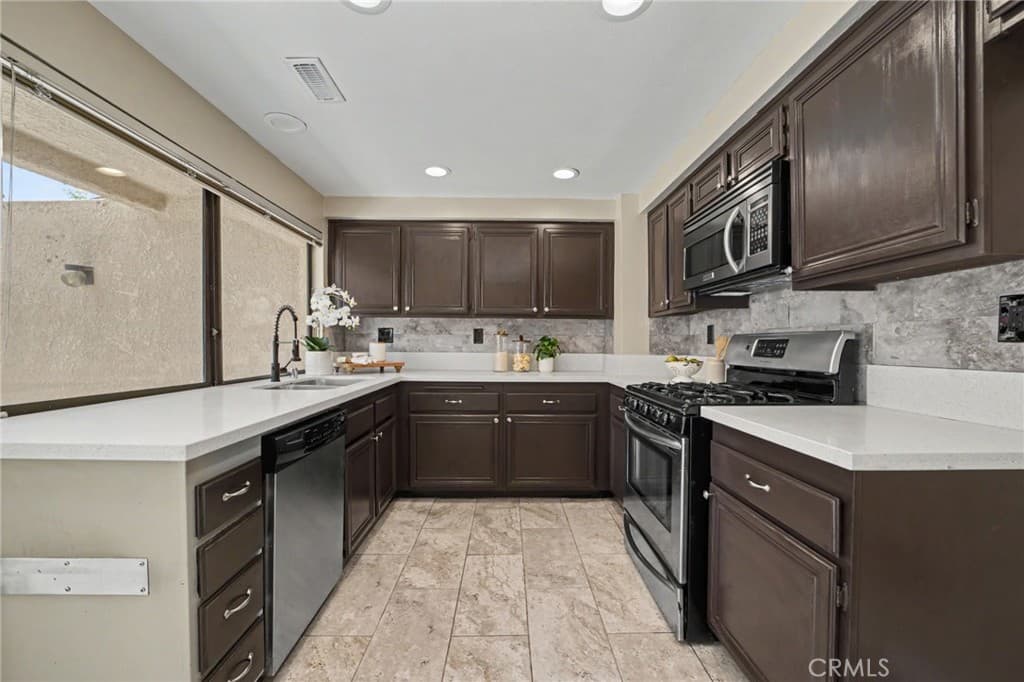 Condo at 3 Saddlewood, Pomona — photo 12 of 12