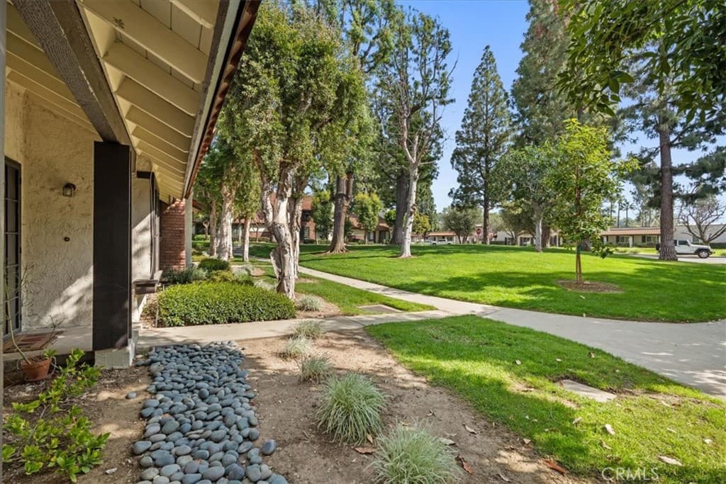 Townhouse at 206 San Luis Rey, San Dimas — photo 8 of 12