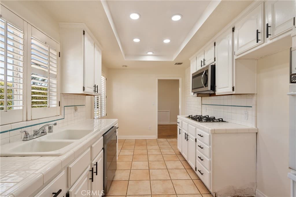 Home at 727 S Fenimore, Covina — photo 8 of 12