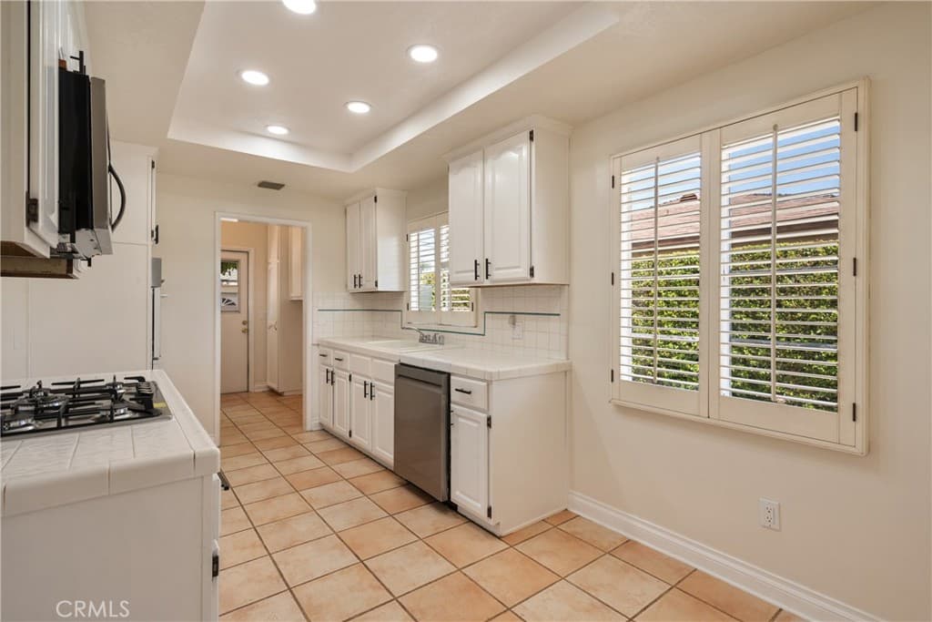 Home at 727 S Fenimore, Covina — photo 9 of 12