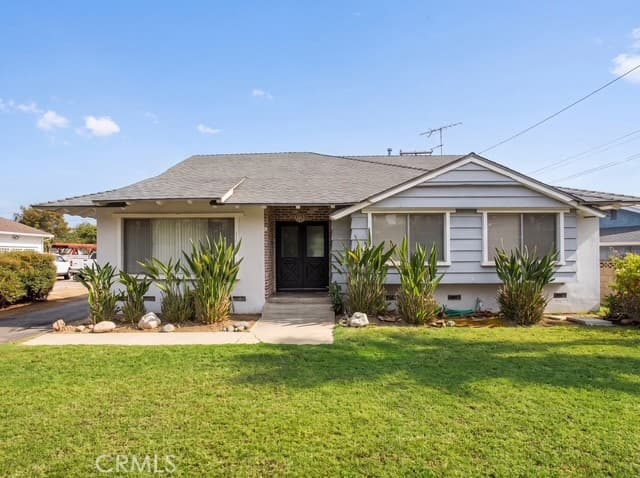 Home at 978 W Grovecenter, Covina — photo 2 of 12