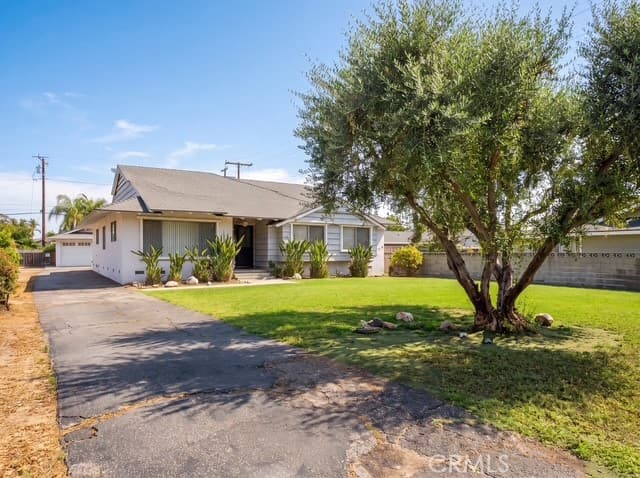 Home at 978 W Grovecenter, Covina — photo 3 of 12