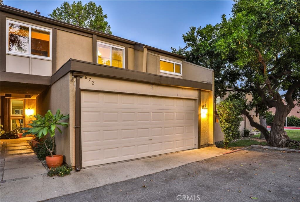 Townhouse at 672 Greendale Lane, Pomona — photo 2 of 12