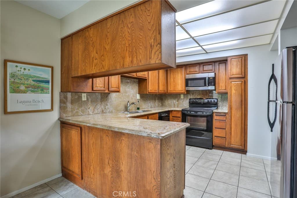 Townhouse at 672 Greendale Lane, Pomona — photo 12 of 12