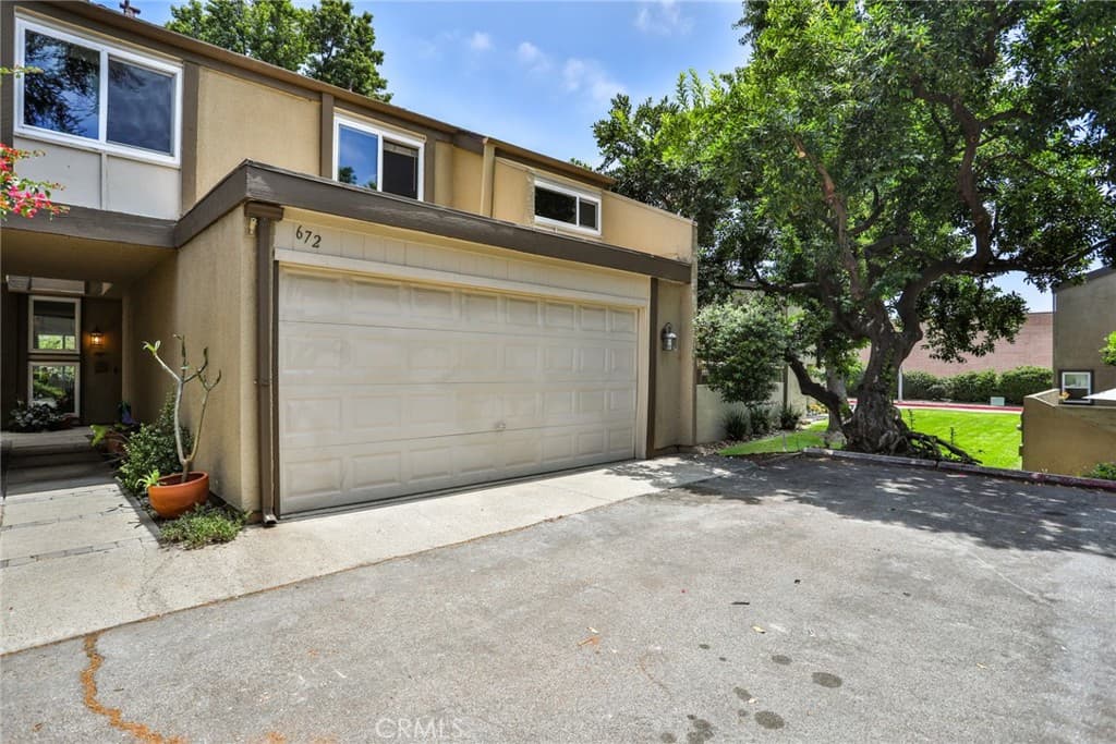 Townhouse at 672 Greendale Lane, Pomona — photo 3 of 12