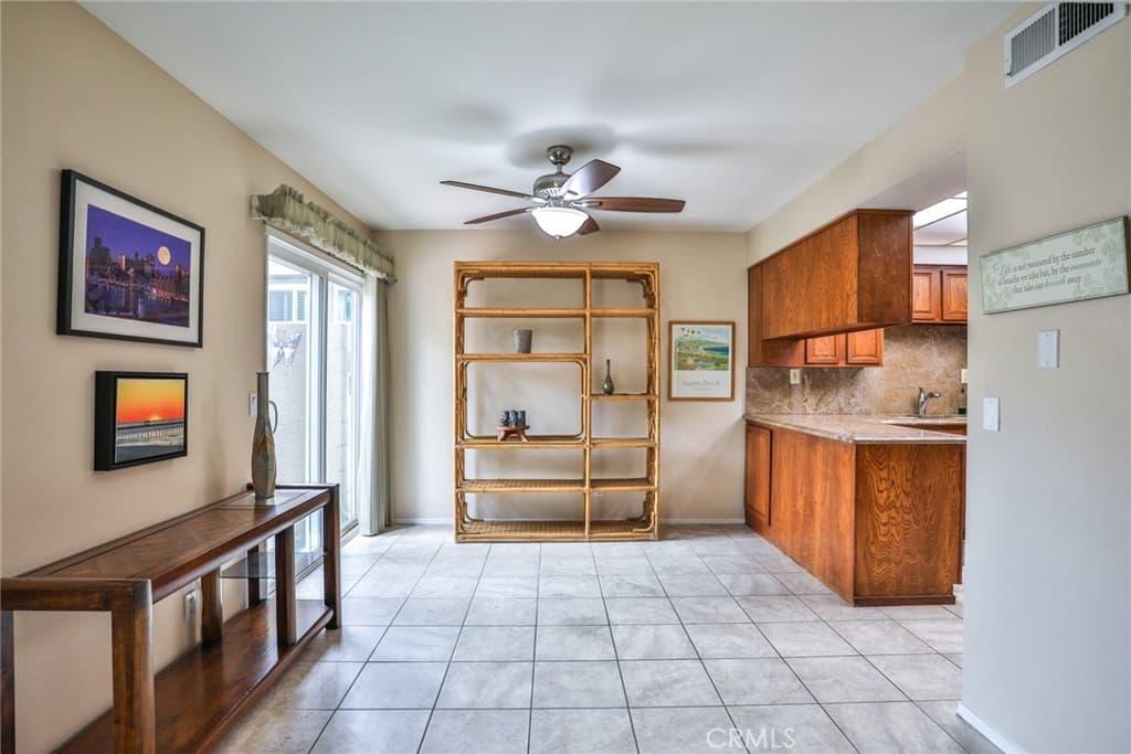 Townhouse at 672 Greendale Lane, Pomona — photo 8 of 12