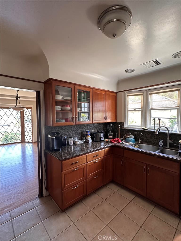 Home at 174 Penfield Street, Pomona — photo 7 of 12