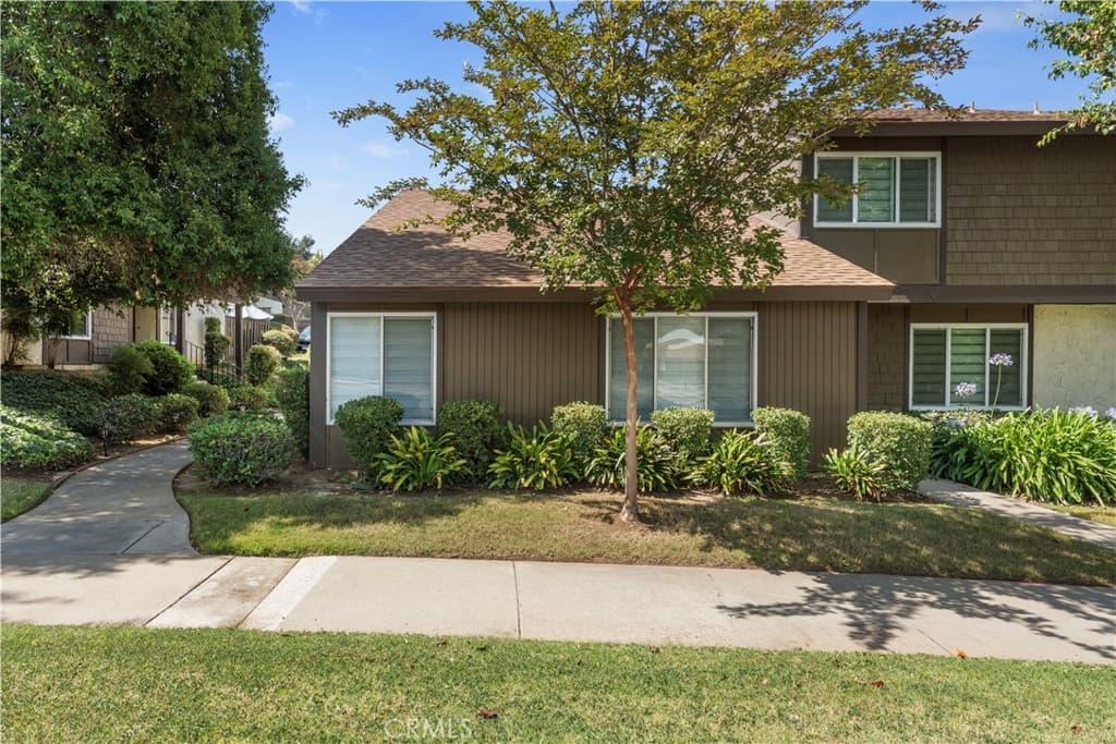 Townhouse at 411 Heatherglen, San Dimas — photo 2 of 12