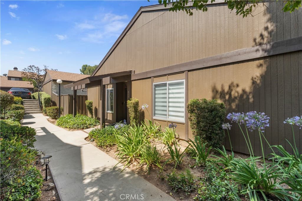 Townhouse at 411 Heatherglen, San Dimas — photo 4 of 12