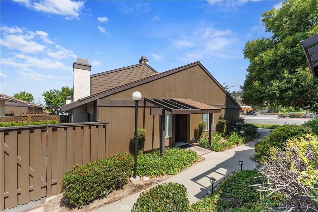 Townhouse at 411 Heatherglen, San Dimas — photo 5 of 12