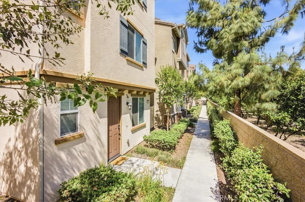 Townhouse at 786 Plum 108, Pomona — photo 5 of 12