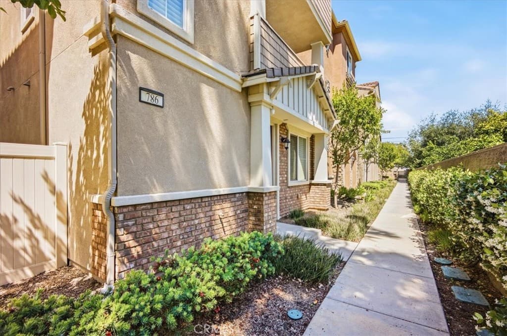 Townhouse at 786 Plum 108, Pomona — photo 6 of 12