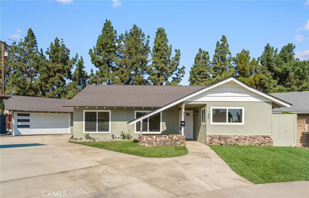 Home at 800 E Sandra Avenue, Arcadia — photo 2 of 12