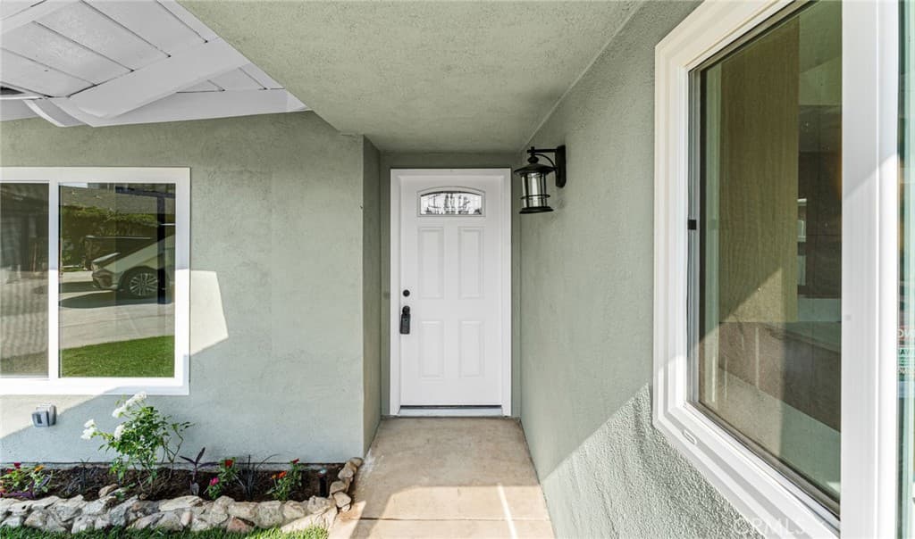 Home at 800 E Sandra Avenue, Arcadia — photo 3 of 12