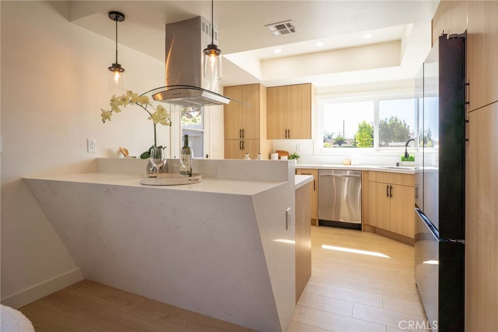 Home at 800 E Sandra Avenue, Arcadia — photo 7 of 12