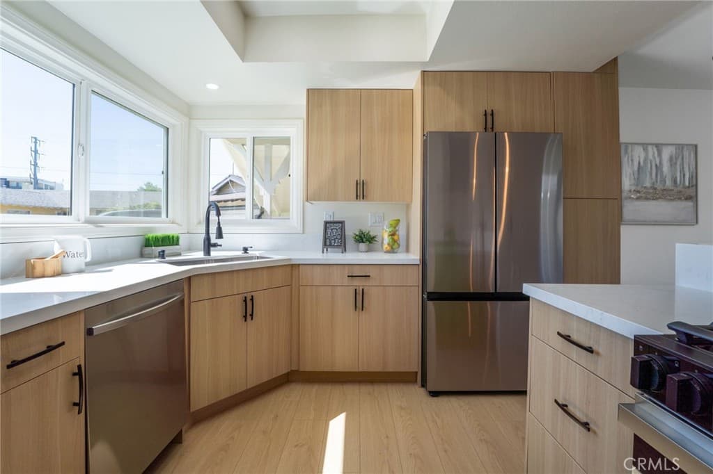 Home at 800 E Sandra Avenue, Arcadia — photo 9 of 12