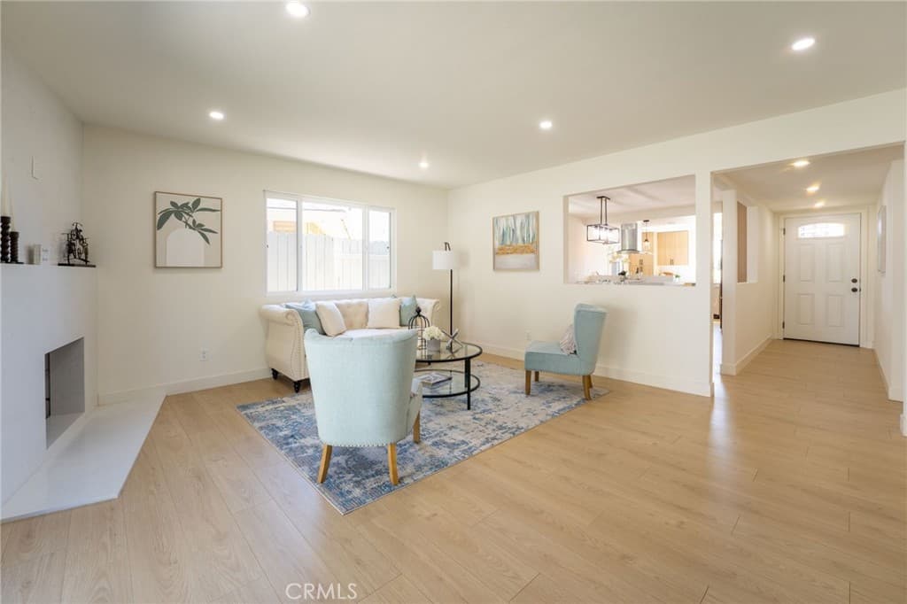 Home at 800 E Sandra Avenue, Arcadia — photo 10 of 12