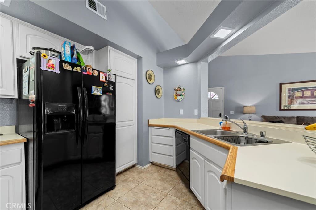 Condo at 740 E San Bernardino Road 2, Covina — photo 11 of 12
