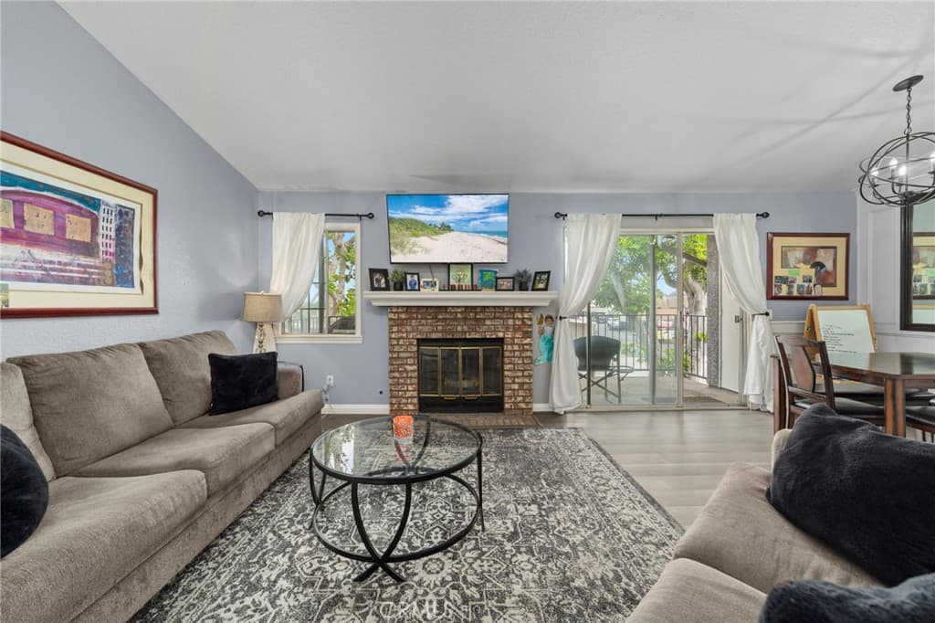 Condo at 740 E San Bernardino Road 2, Covina — photo 5 of 12