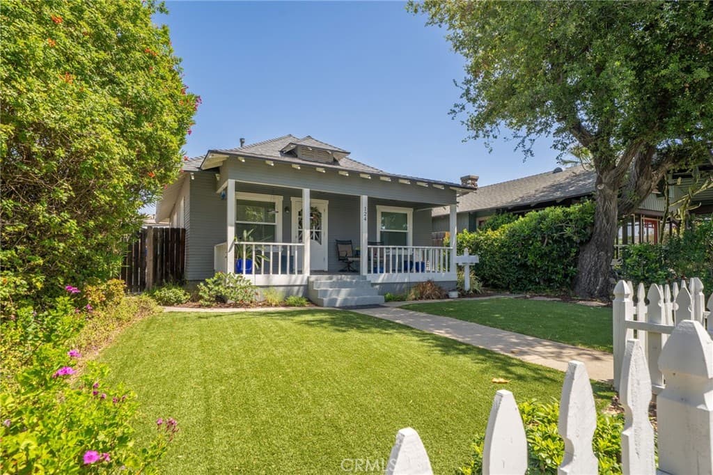 Home at 124 N Vista Bonita Avenue, Glendora — photo 3 of 12