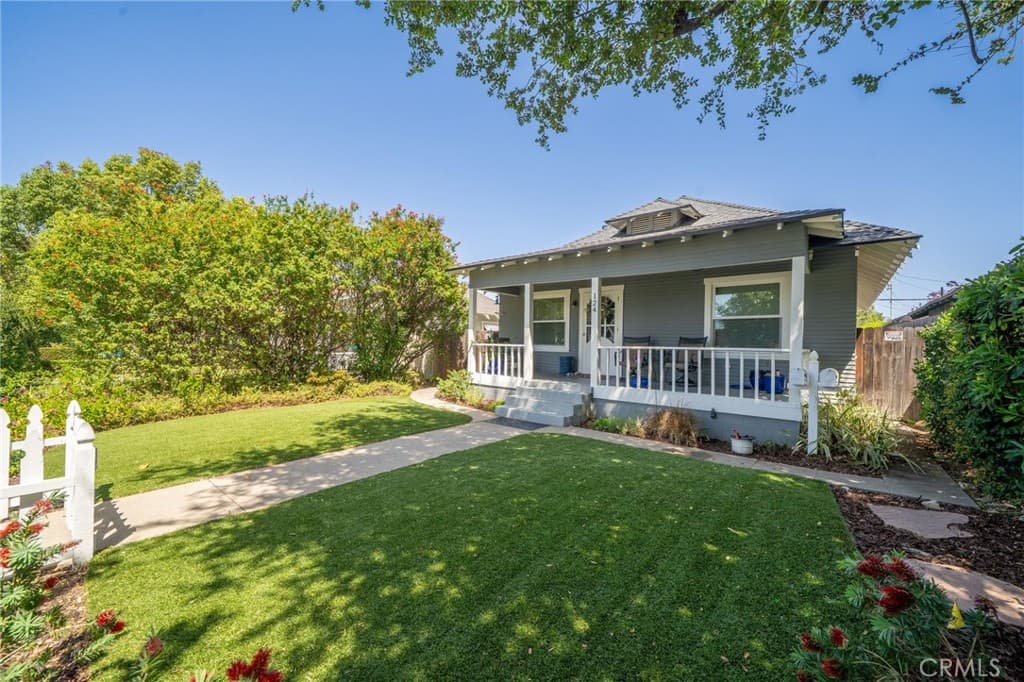 Home at 124 N Vista Bonita Avenue, Glendora — photo 4 of 12