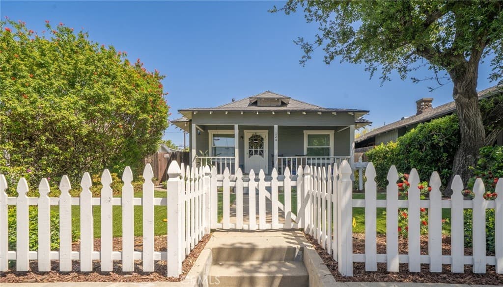 Home at 124 N Vista Bonita Avenue, Glendora — photo 5 of 12