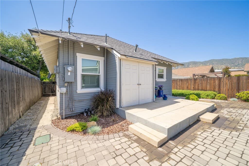 Home at 124 N Vista Bonita Avenue, Glendora — photo 6 of 12