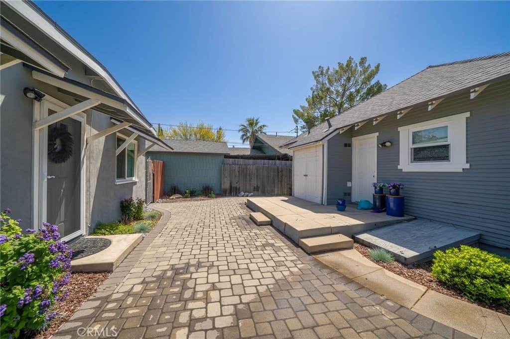 Home at 124 N Vista Bonita Avenue, Glendora — photo 7 of 12
