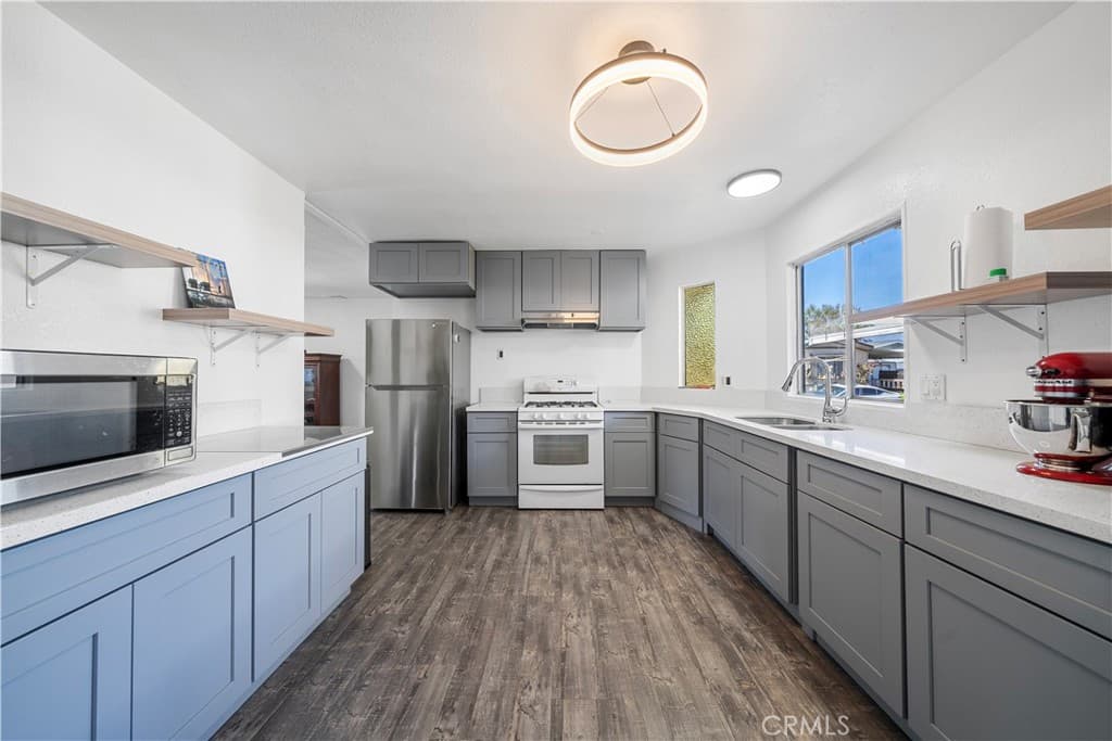 Home at 1401 W 9th 148, Pomona — photo 3 of 12