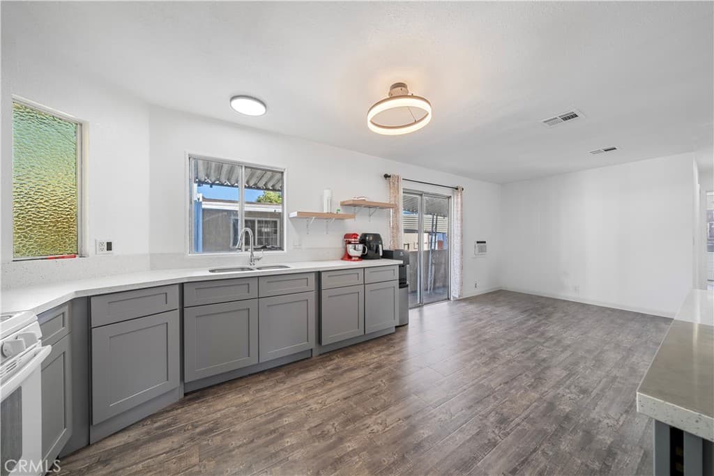 Home at 1401 W 9th 148, Pomona — photo 4 of 12