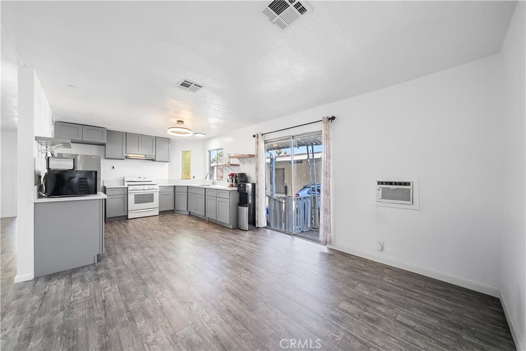 Home at 1401 W 9th 148, Pomona — photo 5 of 12