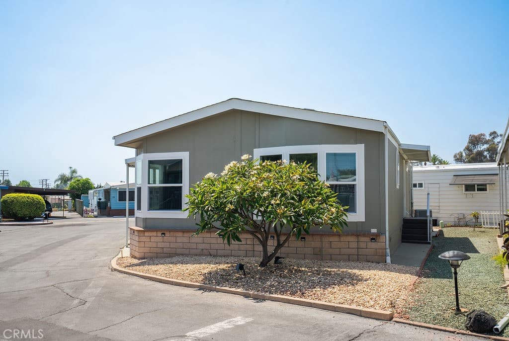 Home at 840 E Foothill 84, Azusa — photo 4 of 12