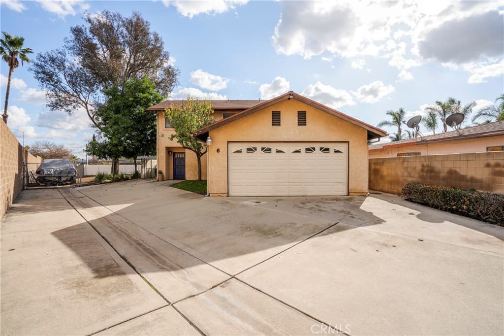 Home at 700 W 2nd Street, Azusa — photo 4 of 12