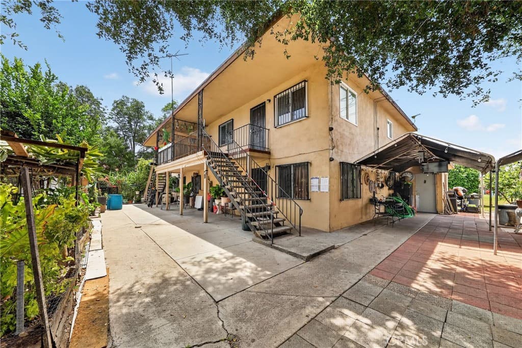 Multi-Family at 1011 W 8th, Pomona — photo 4 of 12