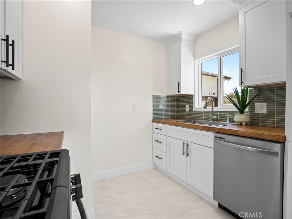 Home at 334 N Vernon, Azusa — photo 4 of 12