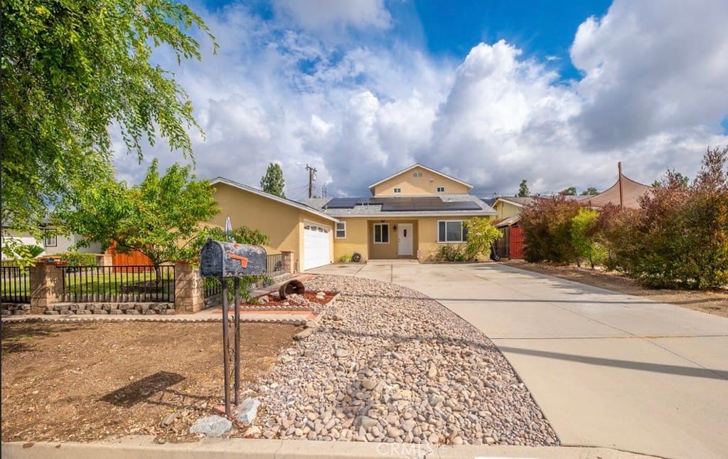 Home at 133 W Alford Street, San Dimas — photo 2 of 12