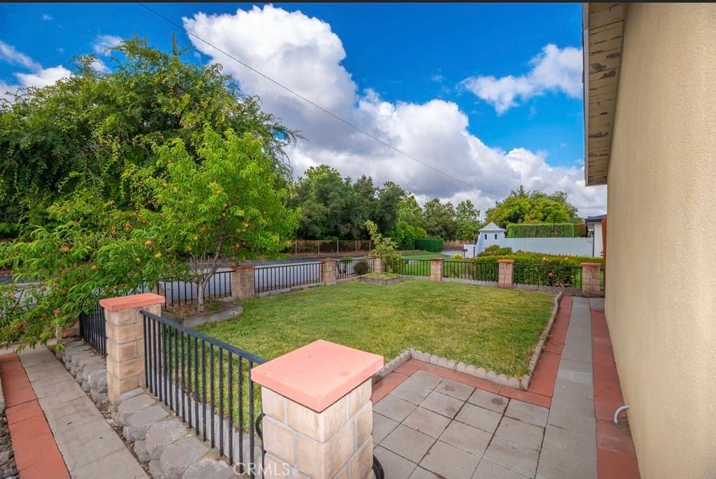 Home at 133 W Alford Street, San Dimas — photo 3 of 12