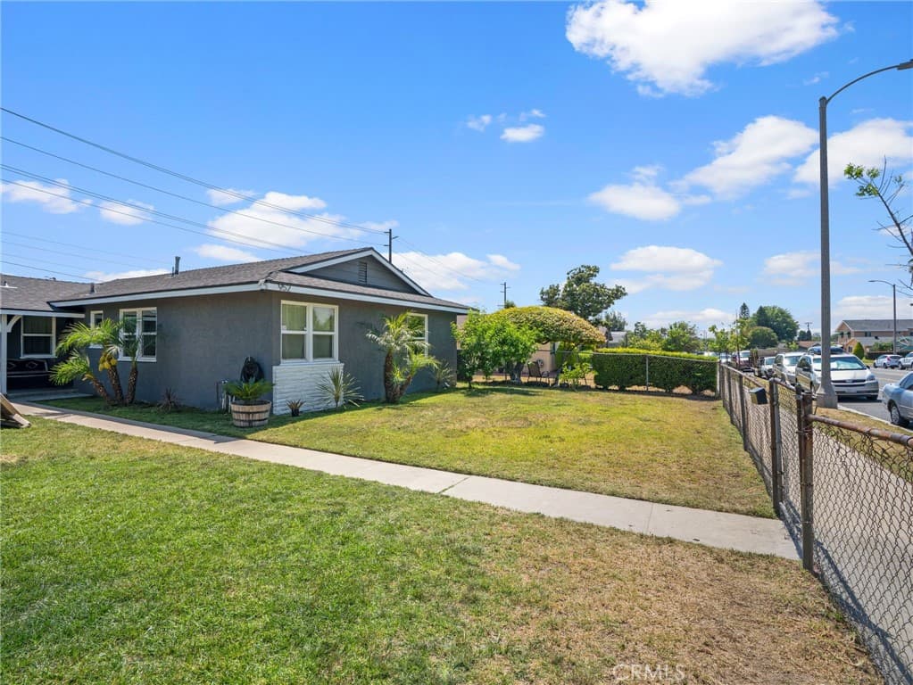 Home at 952 E La Verne, Pomona — photo 3 of 12