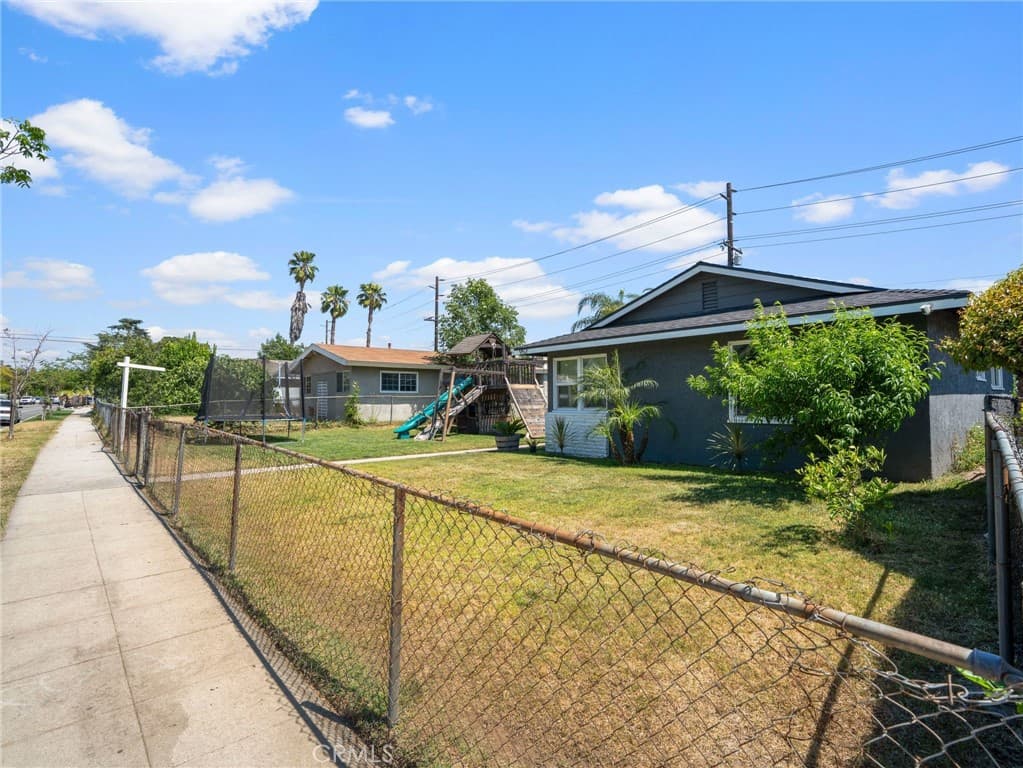 Home at 952 E La Verne, Pomona — photo 5 of 12