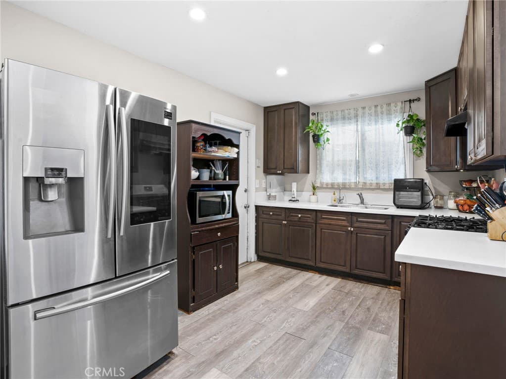 Home at 952 E La Verne, Pomona — photo 9 of 12