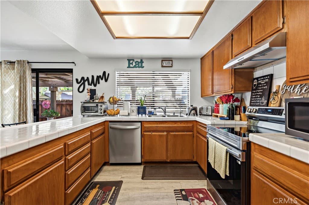 Townhouse at 551 W Puente 1, Covina — photo 11 of 12