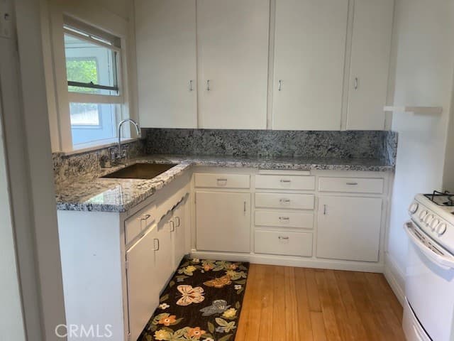 Home at 218 W 12th, Claremont — photo 5 of 12