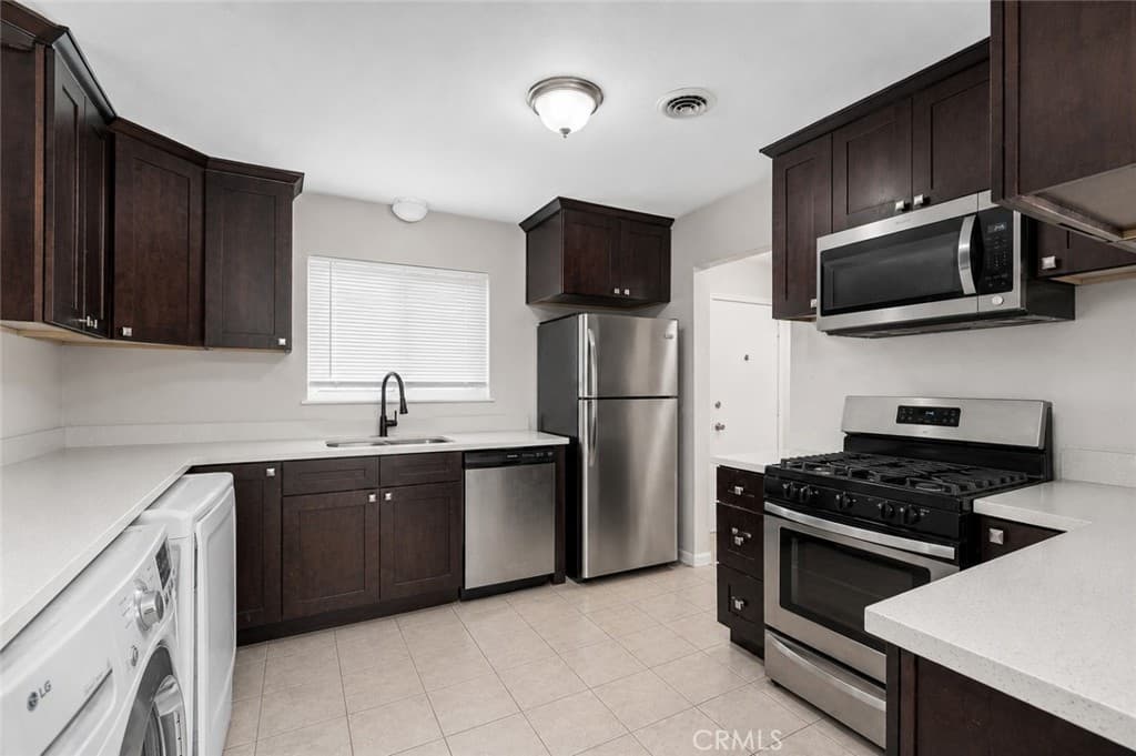 Condo at 698 E 5th Street, Azusa — photo 11 of 12