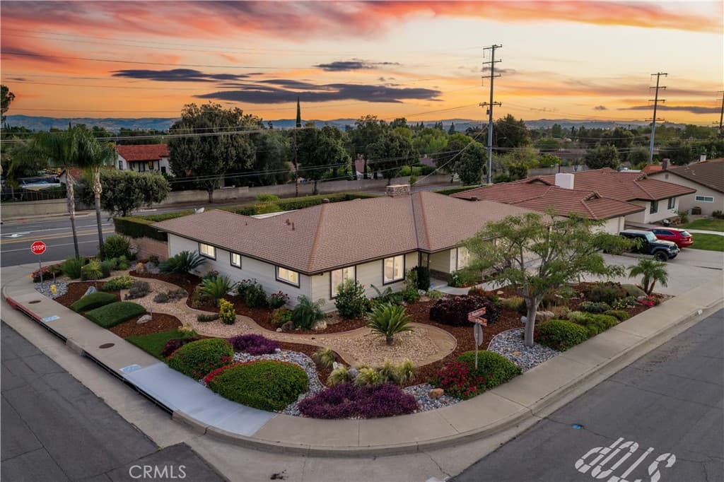 Home at 102 W Monterrey Drive, Claremont — photo 4 of 12
