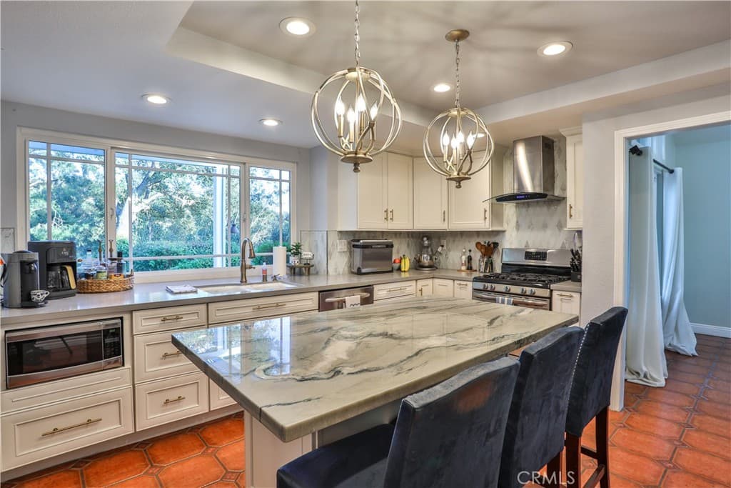 Home at 1838 Via Arroyo, La Verne — photo 8 of 12