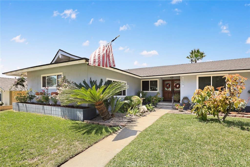 Home at 1629 Sumner Avenue, Claremont — photo 2 of 12