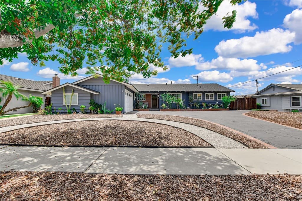 Home at 1302 E Bennett, Glendora — photo 4 of 12