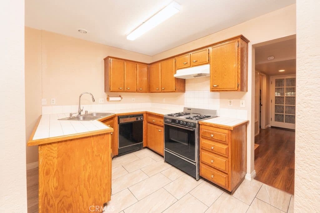 Townhouse at 12535 Countryside, El Monte — photo 12 of 12